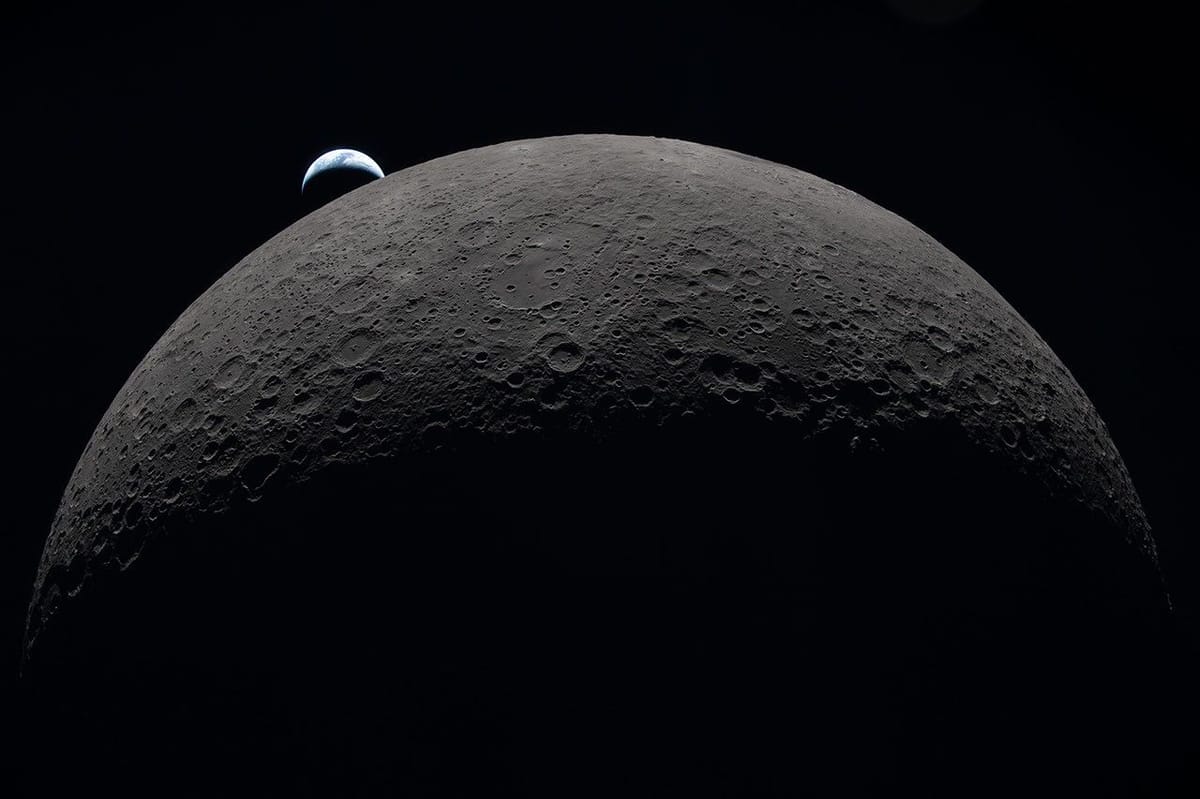 NASA发现人类相关微生物或能在月球南极存活