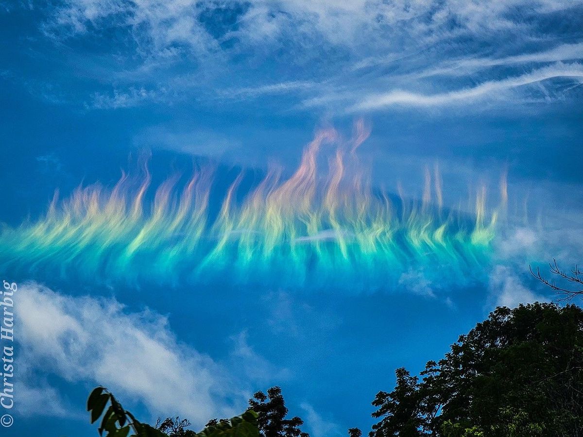 APOD:2026年8月2日 – 西弗吉尼亚上空的火彩虹