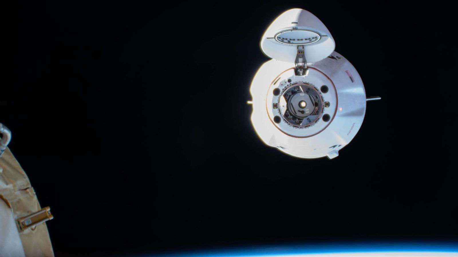 Cargo Dragon docking