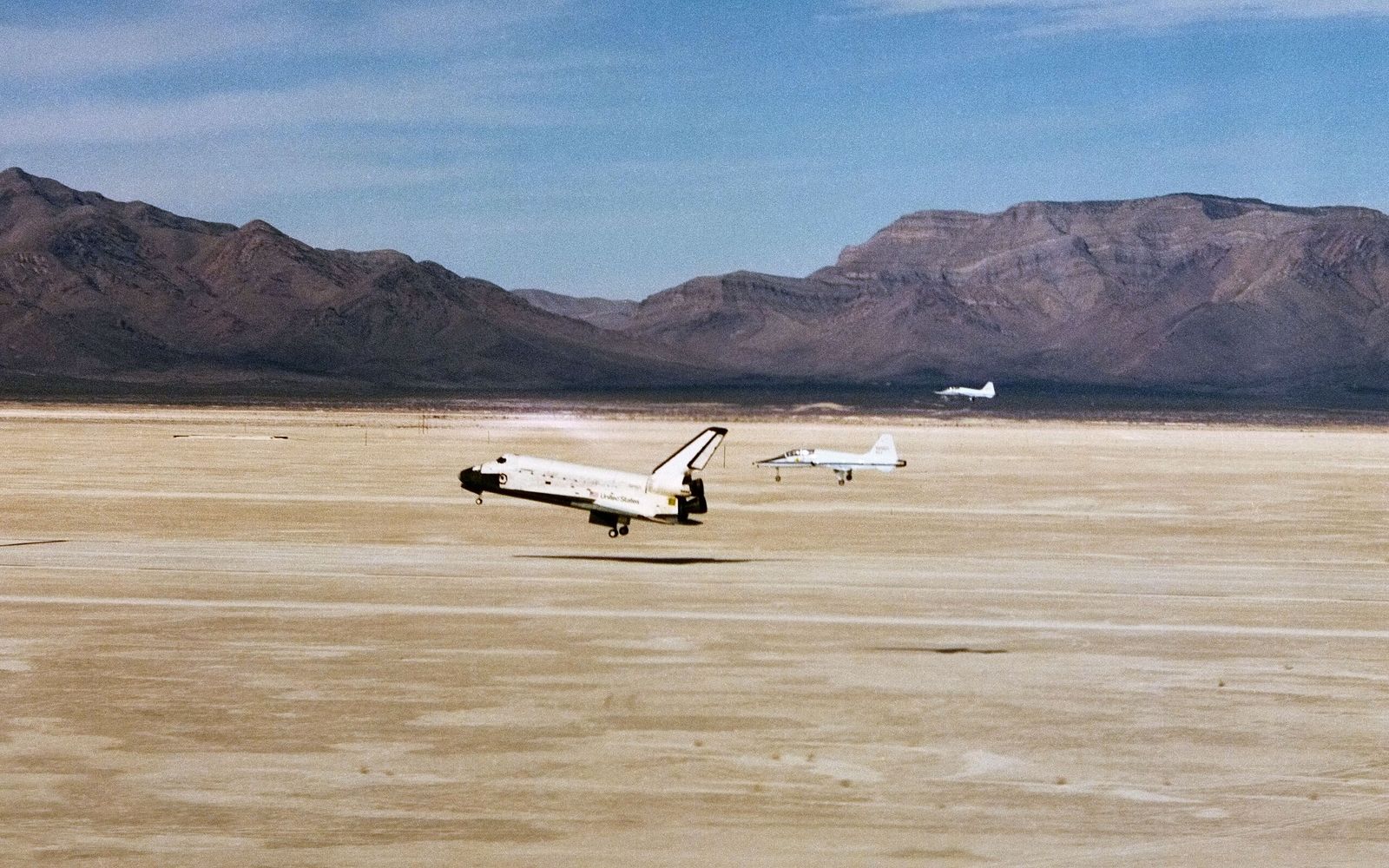 Space Shuttle Columbia landing at White Sands (STS-3)