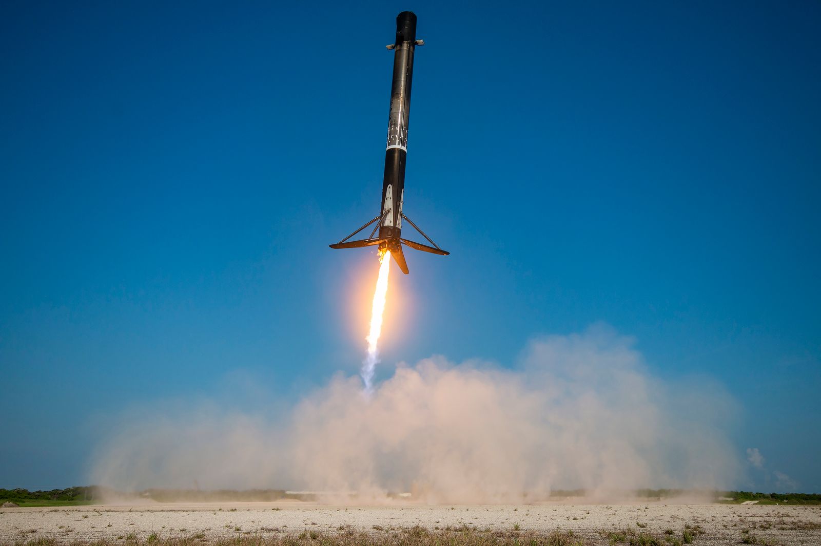 B1076 landing on LZ-1 during Worldview Legion 3-4 launch
