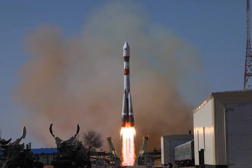 Soyuz 2.1b liftoff from pad 31/6 (Resurs-P No.4)