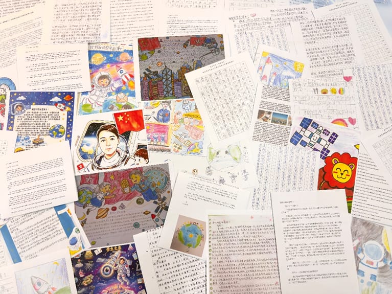 “星河有信‧港梦飞天”收到约5200封香港中小学、大专学生作品。（香港科技创新教育联盟提供）