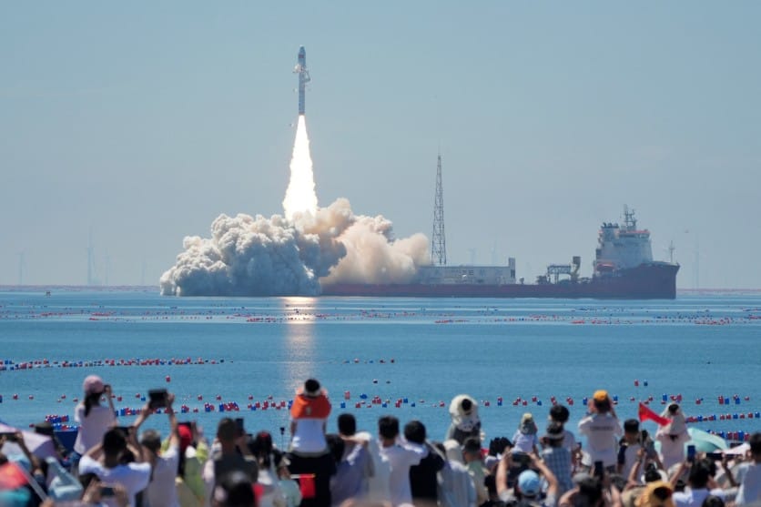 Jielong-3 carrier rocket carrying two satellites Dongfang