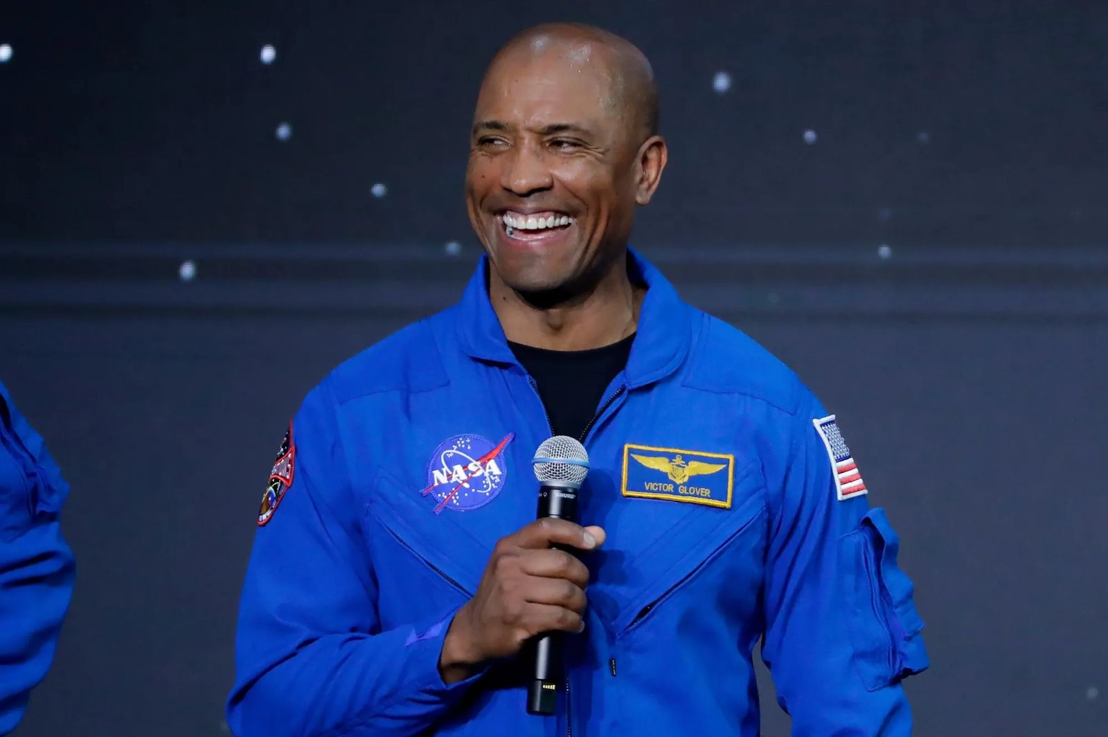 IDB-L-GLOVER-0909-08 Victor Glover gives remarks after he was announced at the mission pilot for the Artemis II during a NASA ceremony naming the four astronauts who will fly around the moon by the end of next year on the Artemis II mission, at a ceremony held in the NASA hangar at Ellington airport Monday, April 3, 2023, in Houston. (AP Photo/Michael Wyke)