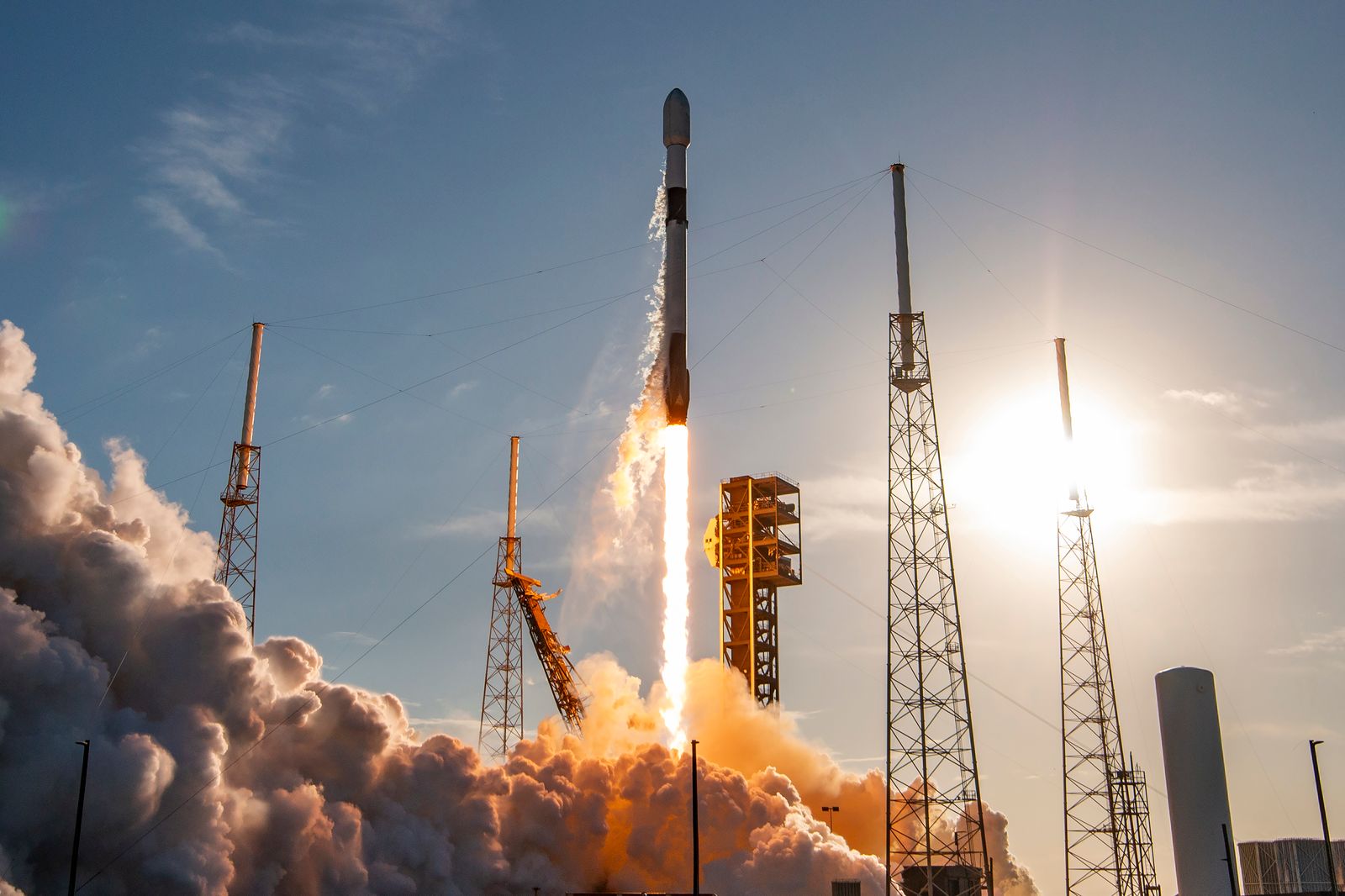 Falcon 9 liftoff from SLC-40 (Cygnus NG-23)
