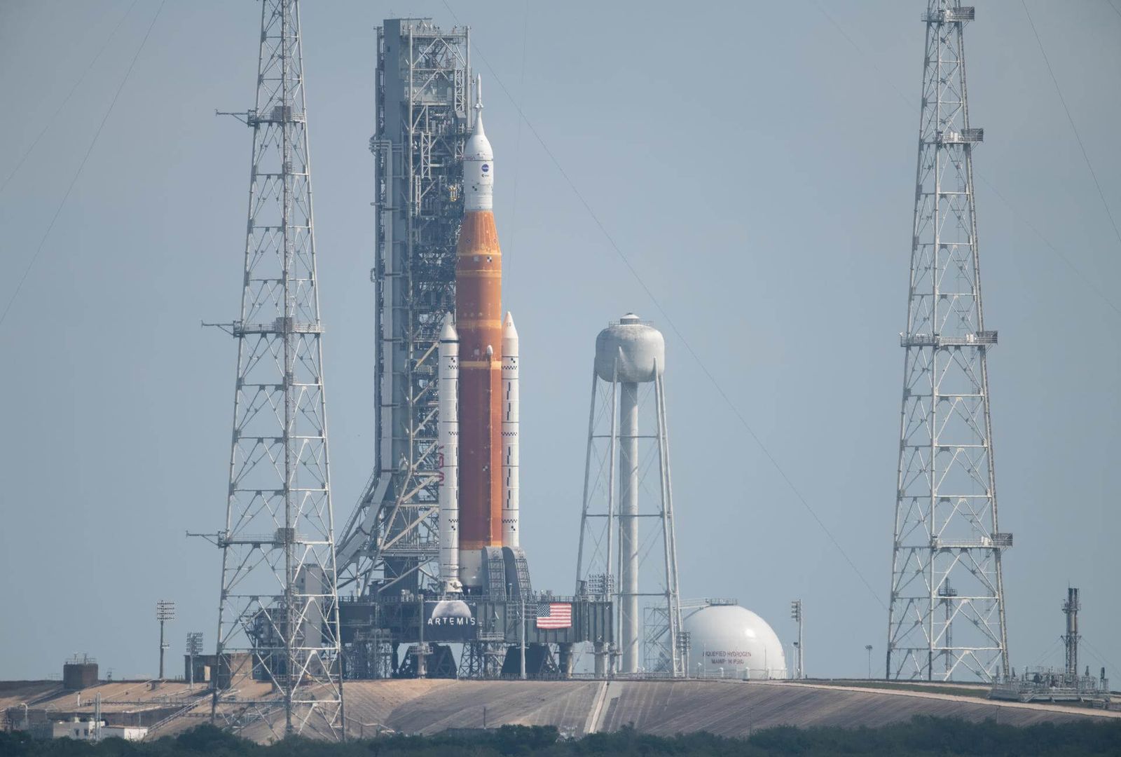SLS rolling out (Artemis I)