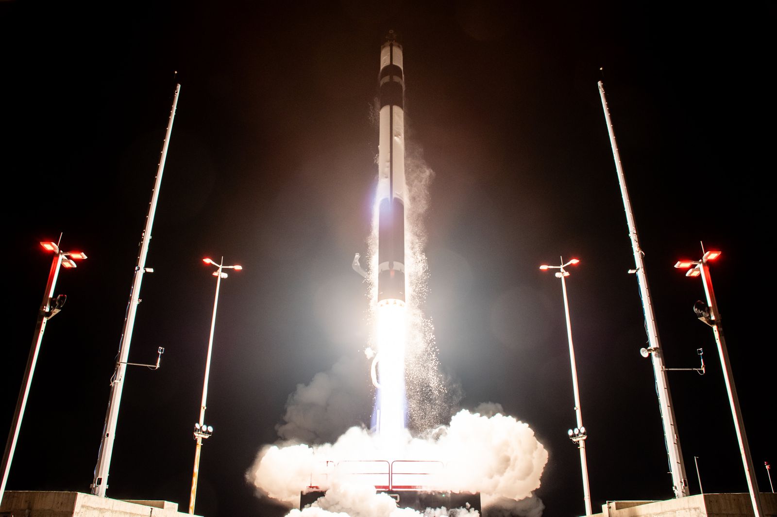 Electron liftoff at LC-2 (Live and let fly)