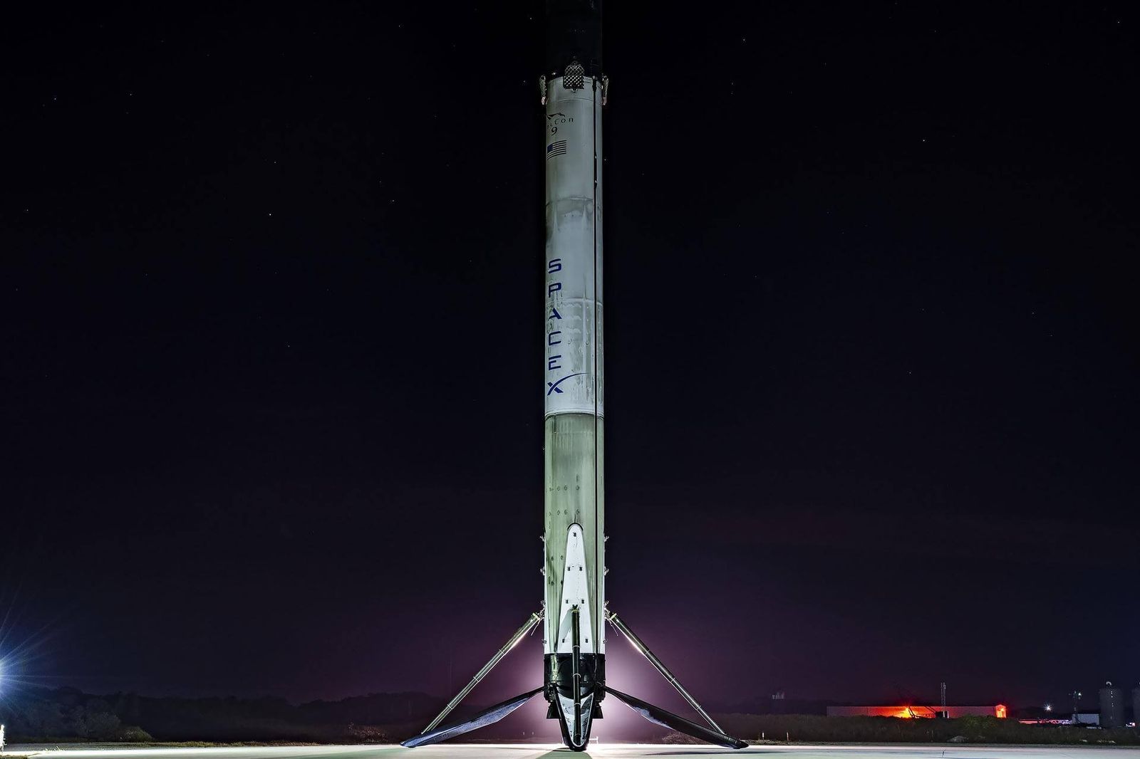 B1081 at LZ-1 after Crew-7 launch