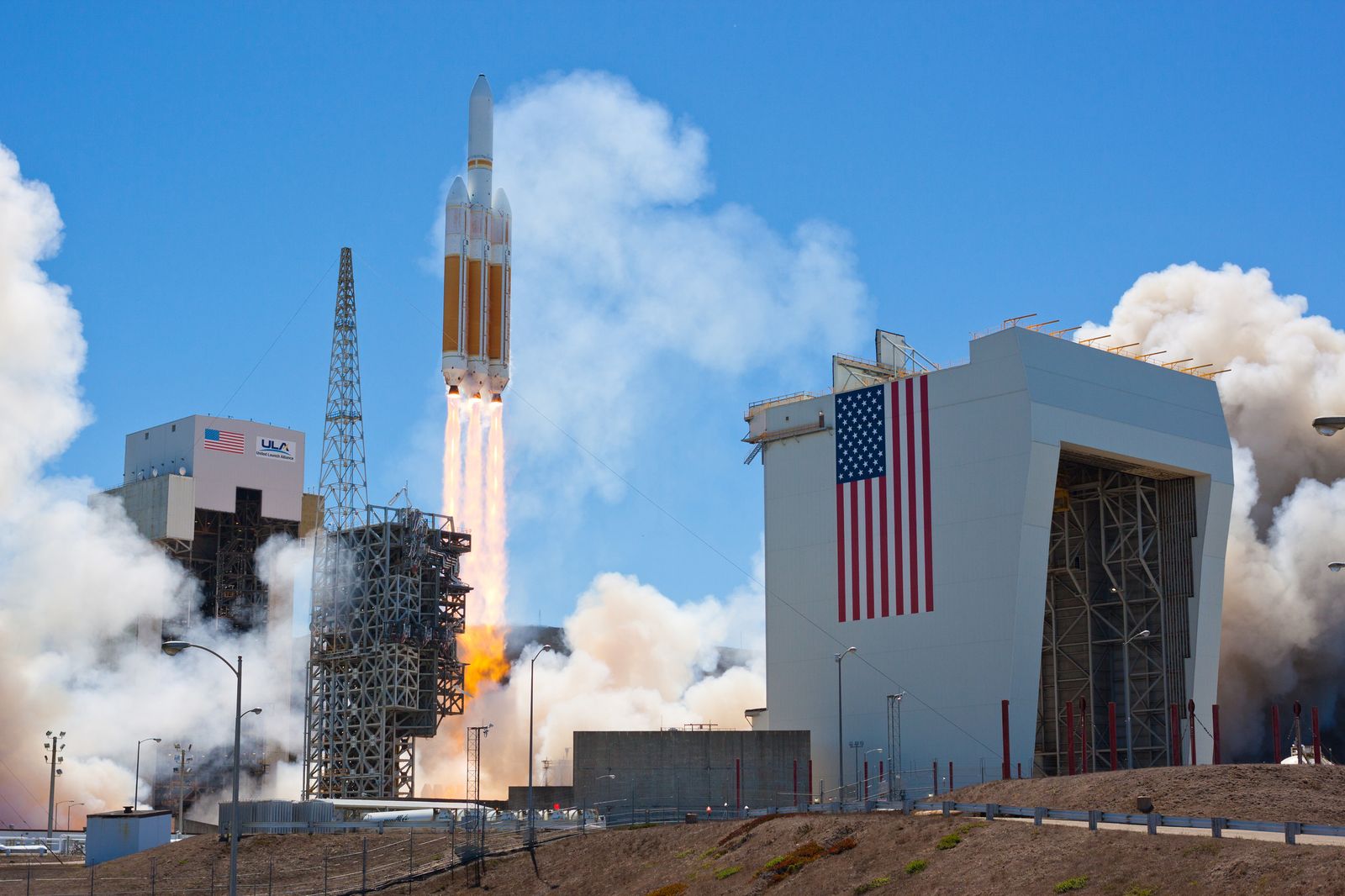 Delta IV Heavy liftoff from SLC-6 (NROL-65)