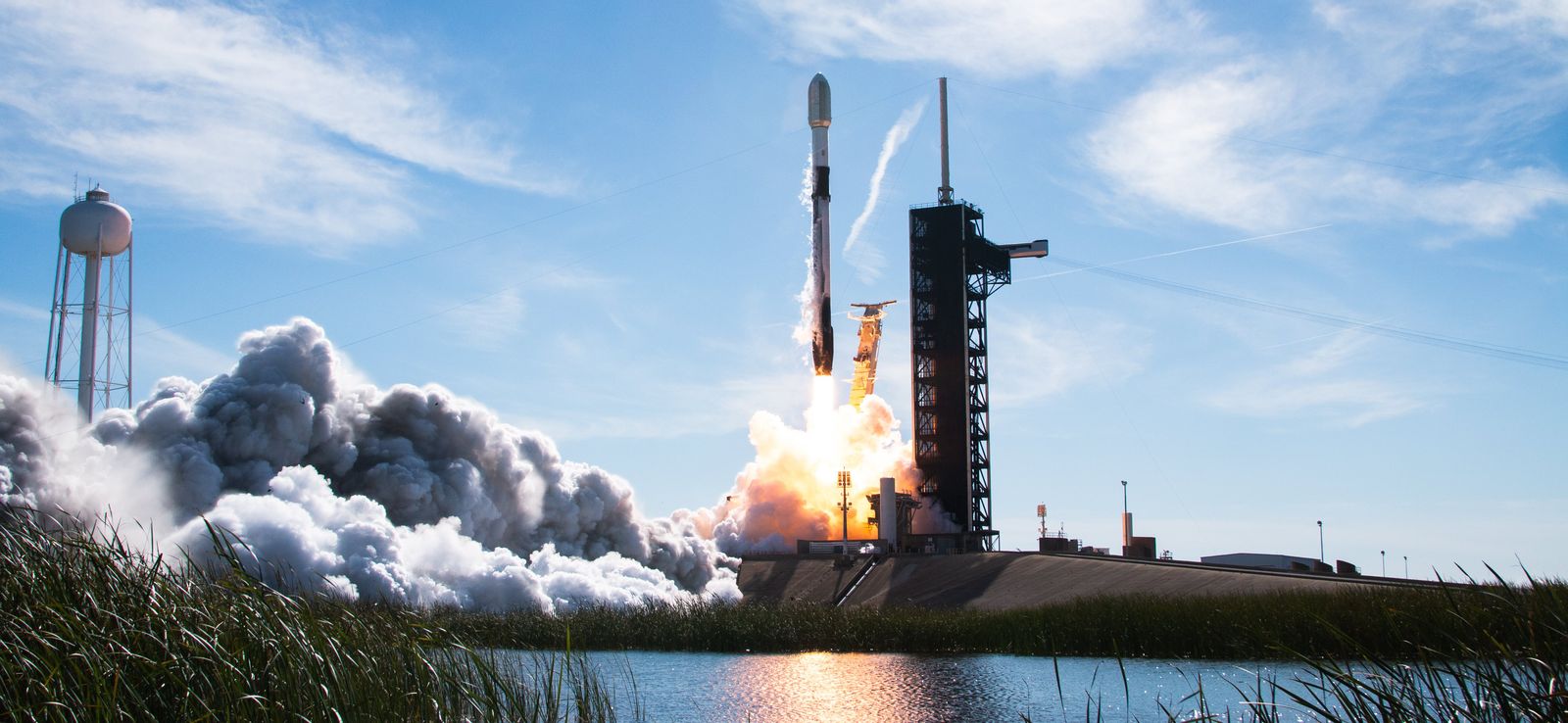 Falcon 9 liftoff from LC-39A (Sirius XM-9)