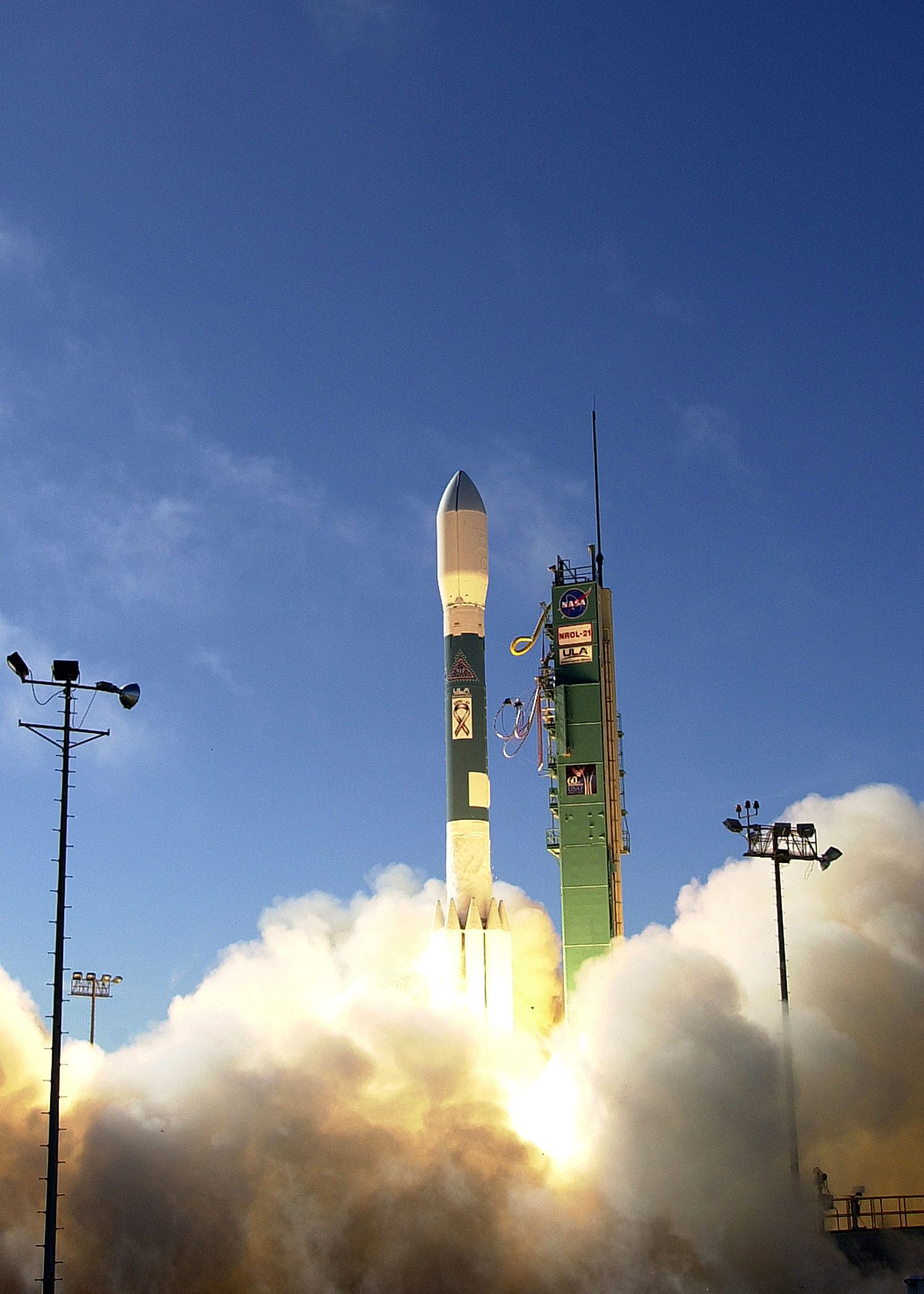 Delta II 7920-10 liftoff from SLC-2W (NROL-21)