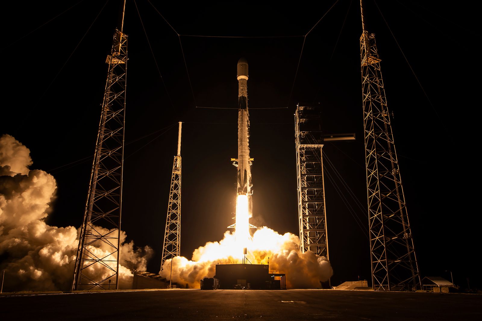 Falcon 9 liftoff from SLC-40 (KF-3)