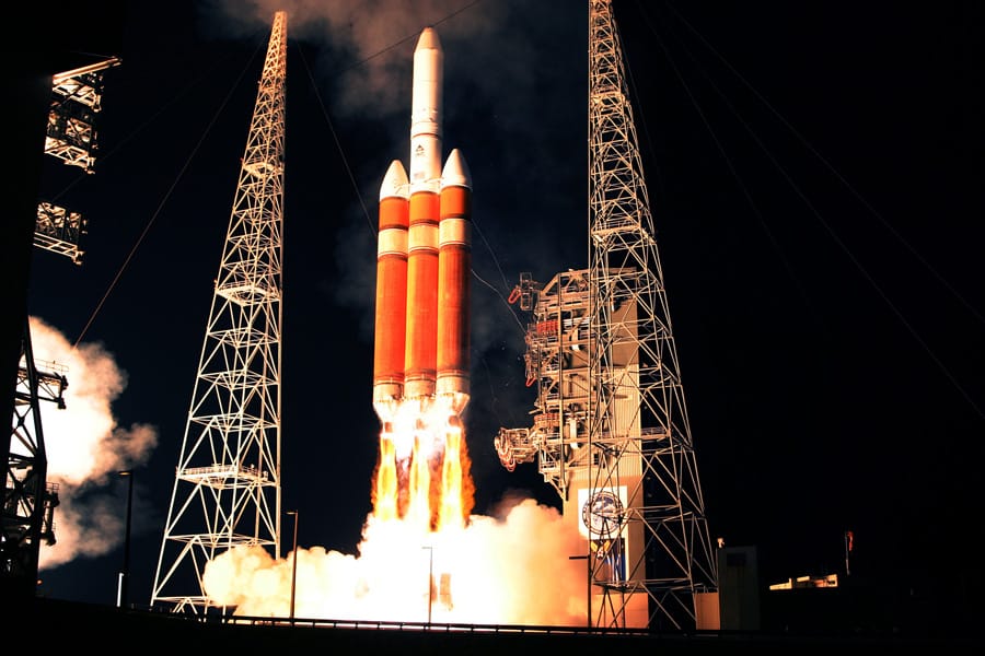 Delta IV Heavy liftoff from LC-37 (DSP-23)