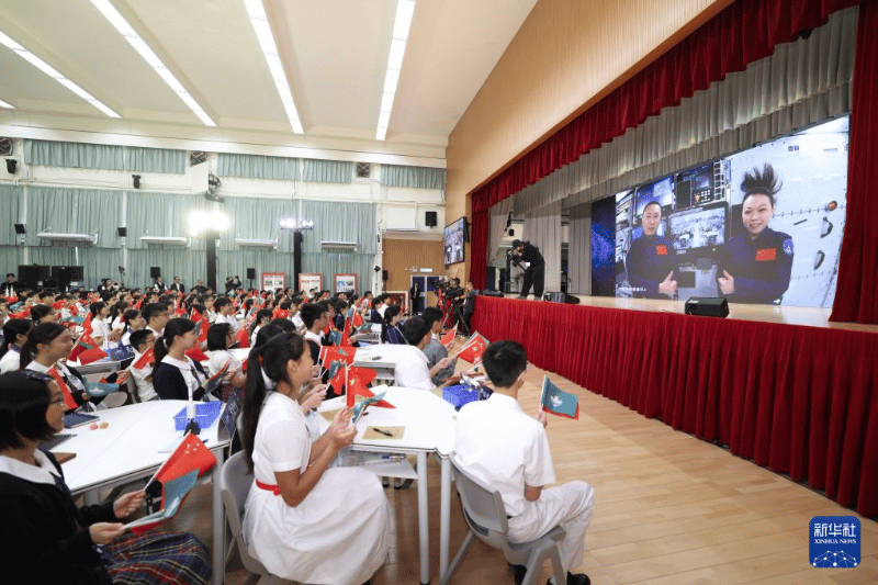 9月9日，学生在“天宫课堂·港澳专场”上。  9月9日，学生在“天宫课堂·港澳专场”上。