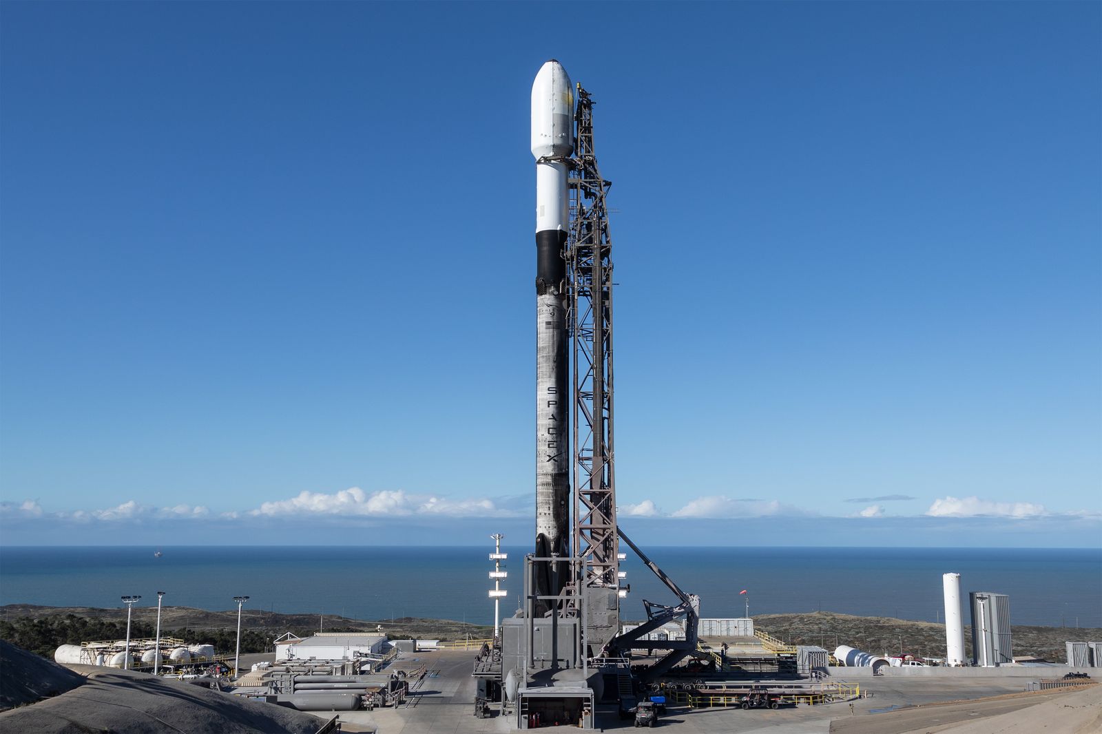 Falcon 9 on SLC-4E (CSG-3)