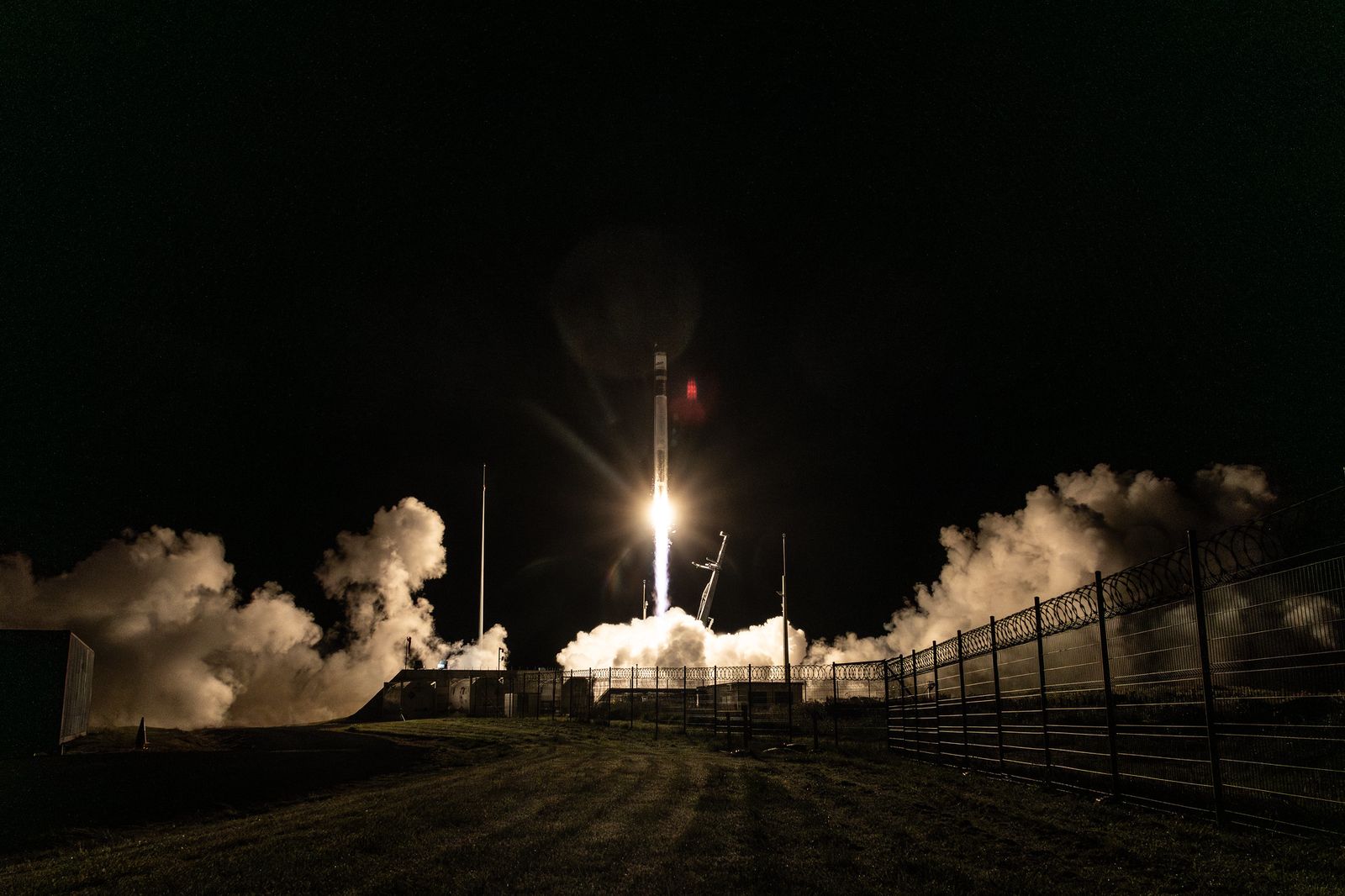 Electron liftoff from LC-1B (Changes in Latitudes, Changes in Attitudes)