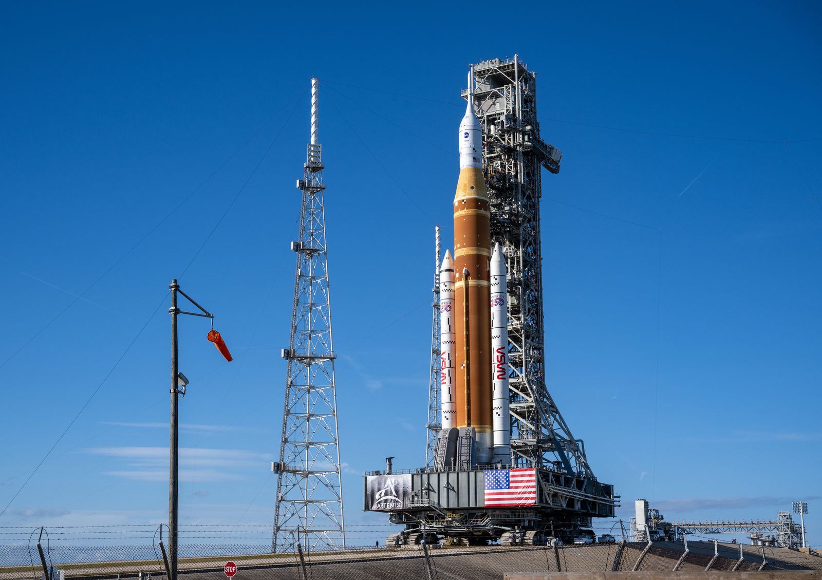 Artemis II Rollout (NHQ202601170039)