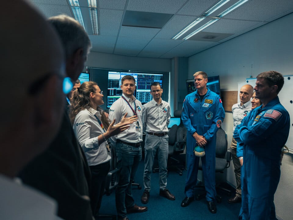 Artemis II astronauts visit the Eagle room at ESTEC to meet the engineers who monitored the European Service Module during their mission.