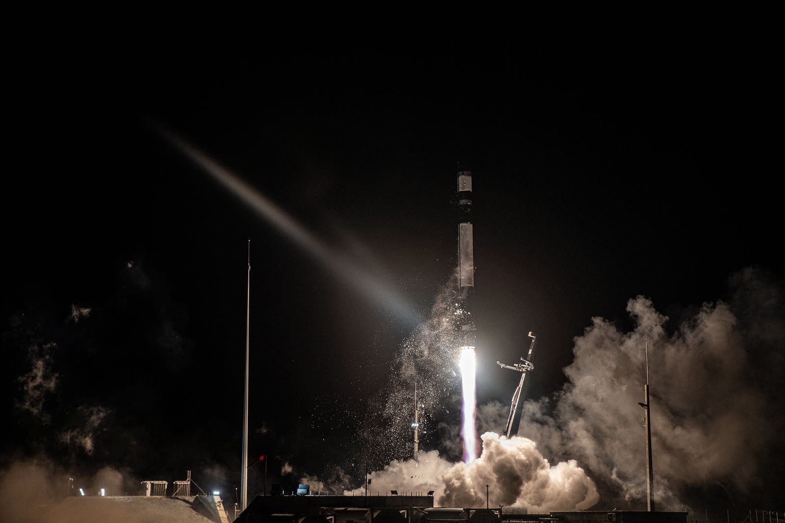 Electron liftoff from LC-1B (Owl night long)