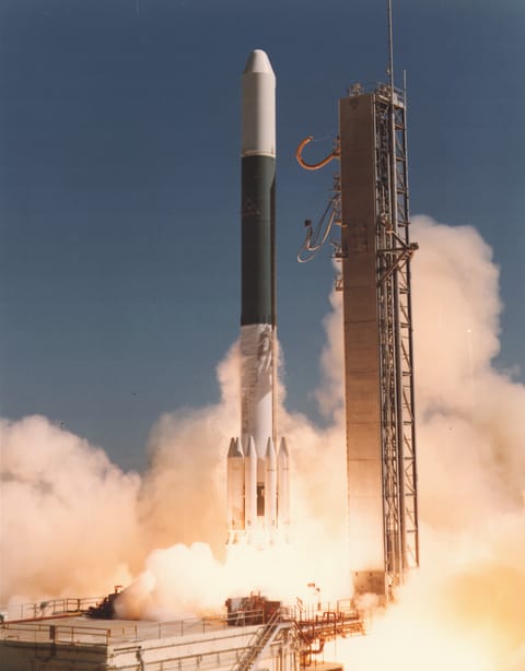 Delta 2914 liftoff (IUE)