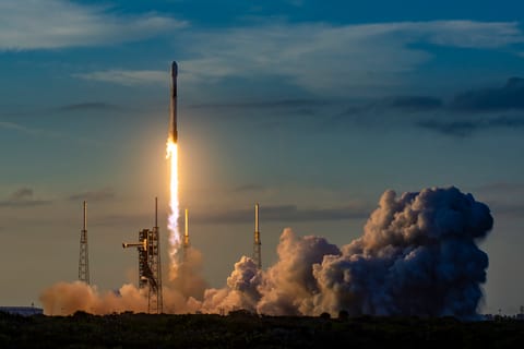 F9 liftoff from SLC-40 (Galileo L13)