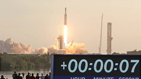 发射瞬间
