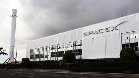 Hawthorne (LA County), California: Exterior View of SpaceX Headquarters located at 1 Rocket Road