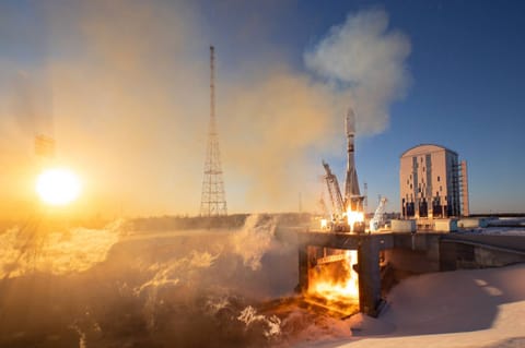 Soyuz 2.1b liftoff ( Ionosfera-M 1 & 2)