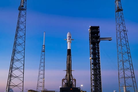 Falcon 9 vertical at Pad 40 ahead of SES O3b mPOWER launch