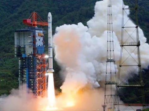 2007年10月24日，嫦娥一号探月卫星成功发射。