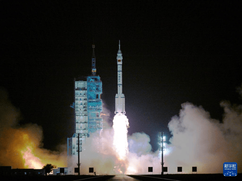 发射瞬间