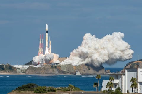 H-IIA 202 liftoff (IGS Optical 8)