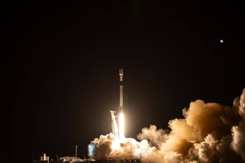 Falcon 9 liftoff from SLC-4E (OneWeb-20)