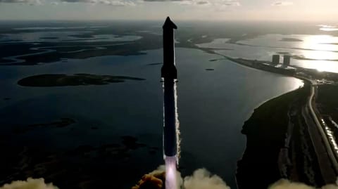 Starship Super Heavy launches on the 11th launch. (Photo: SpaceX) Starship Super Heavy 11th launch live