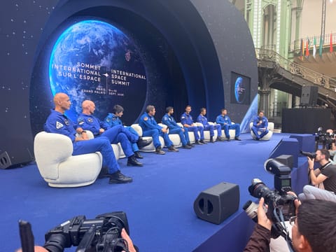 Eutelsat picks Arianespace for LEO satellite launches in 2027 and 2028