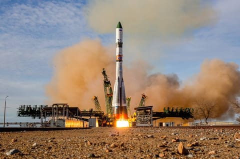 Soyuz 2.1a liftoff from pad 31/6 (Progress MS-25)