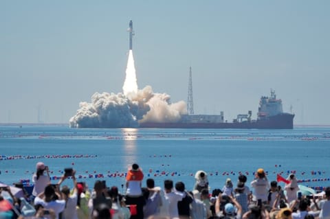 Jielong-3 carrier rocket carrying two satellites Dongfang