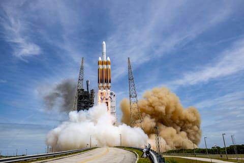 DIVH liftoff from SLC-37B (NROL-70)