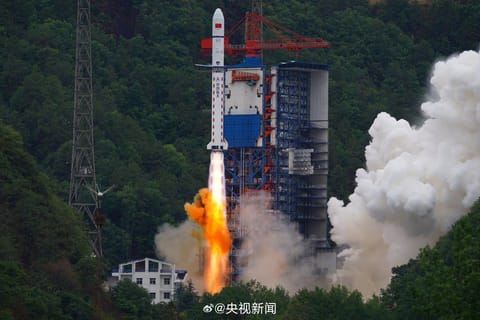 CZ-2D liftoff from LC-3 (Yaogan 42-02)