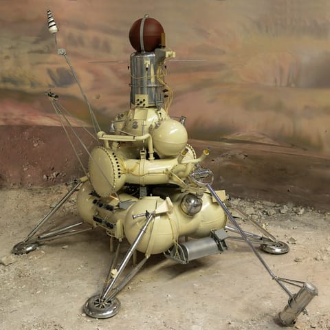 Luna 16 model