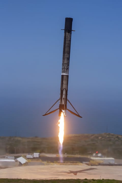 B1061 landing on LZ-4 during Worldview Legion 1-2 launch