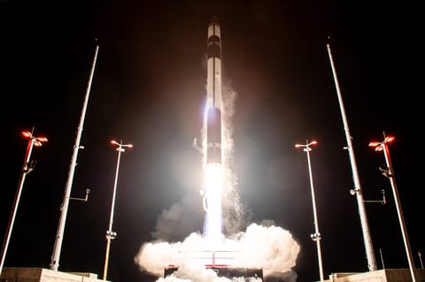 Electron liftoff at LC-2 (Live and let fly)
