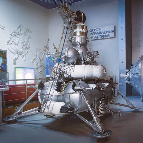 Luna 24 model