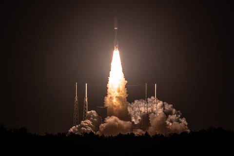 宇宙神 V N22 | Starliner-1