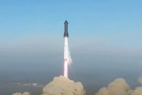 发射瞬间