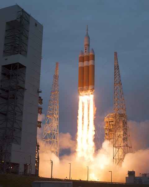 Delta IV Heavy launching eft1 with orion capsule