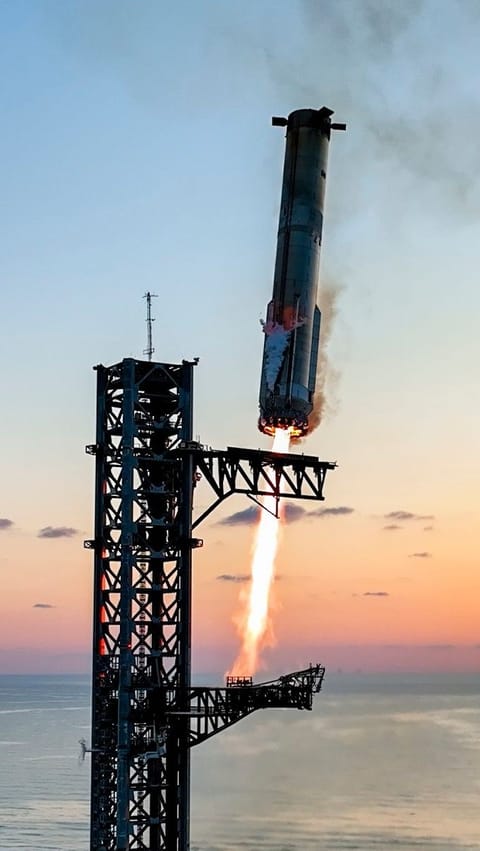 Booster 12 during catch (IFT-5)