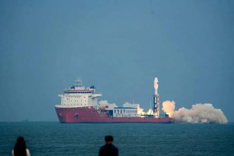 发射瞬间