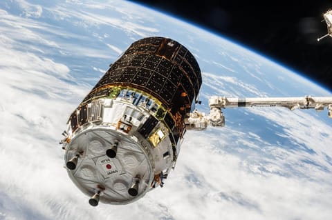 HTV-4 captured by Canadarm2